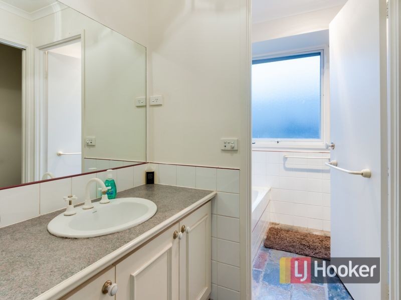 130 Oaktree Drive, Hampton Park VIC 3976