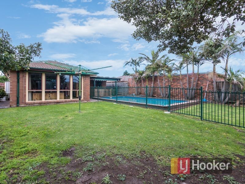 130 Oaktree Drive, Hampton Park VIC 3976