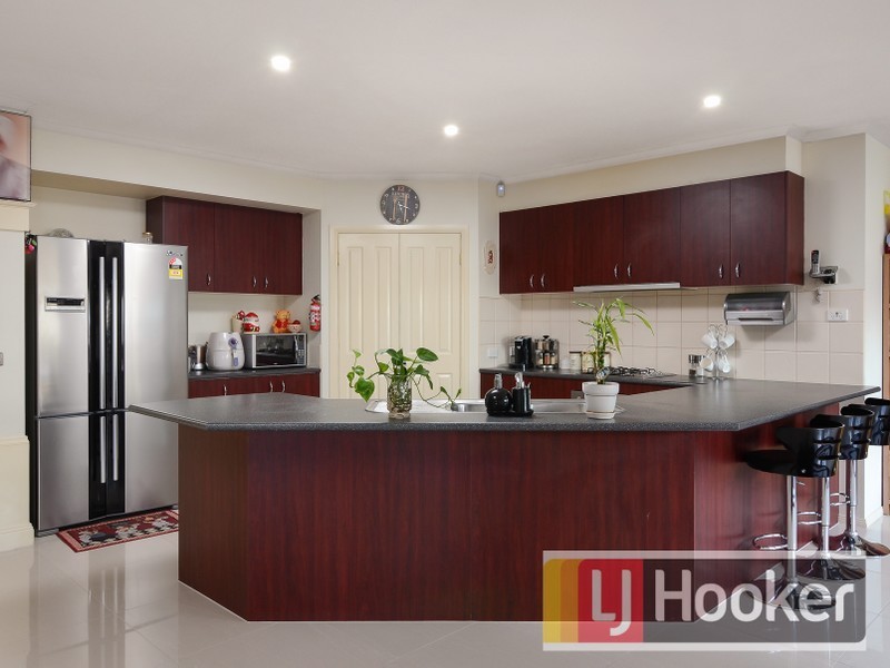 2 Gustavus Place, Narre Warren South VIC 3805