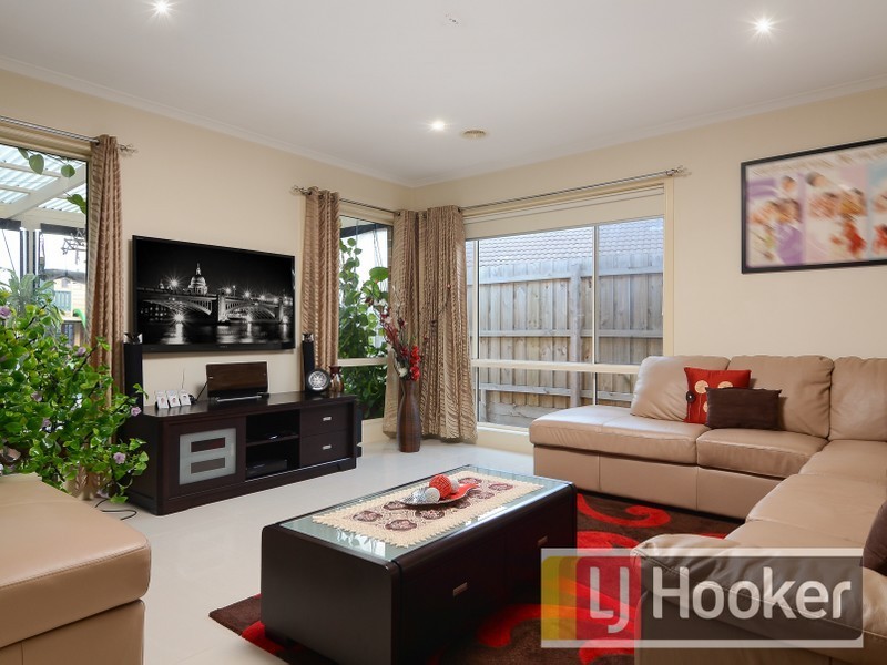 2 Gustavus Place, Narre Warren South VIC 3805