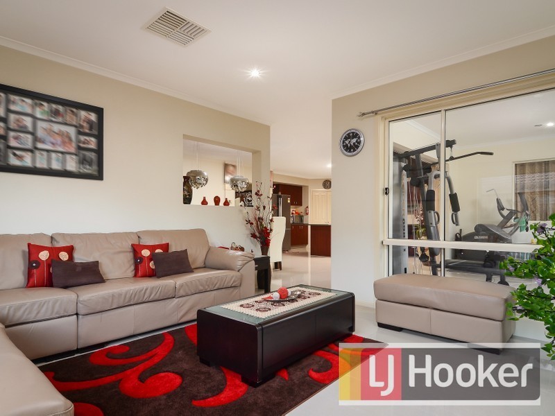 2 Gustavus Place, Narre Warren South VIC 3805