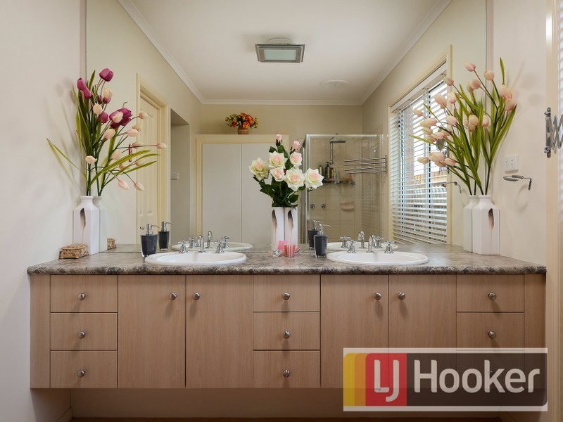 2 Gustavus Place, Narre Warren South VIC 3805