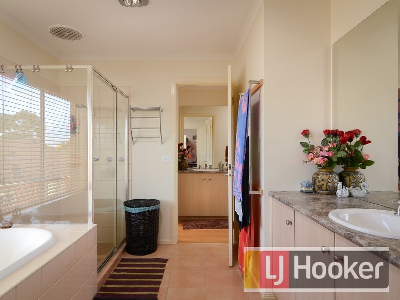 2 Gustavus Place, Narre Warren South VIC 3805