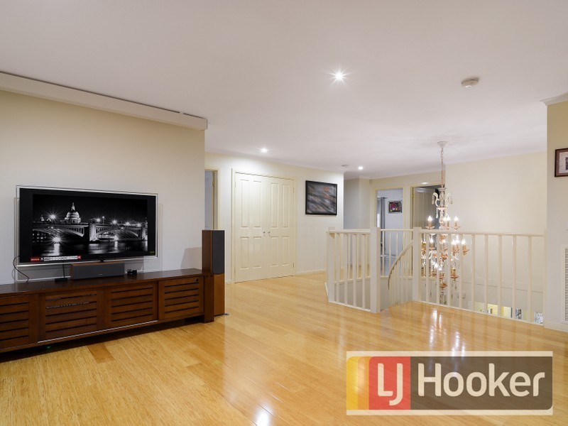 2 Gustavus Place, Narre Warren South VIC 3805