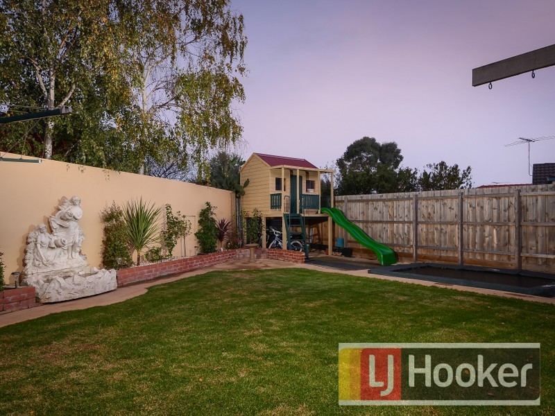 2 Gustavus Place, Narre Warren South VIC 3805
