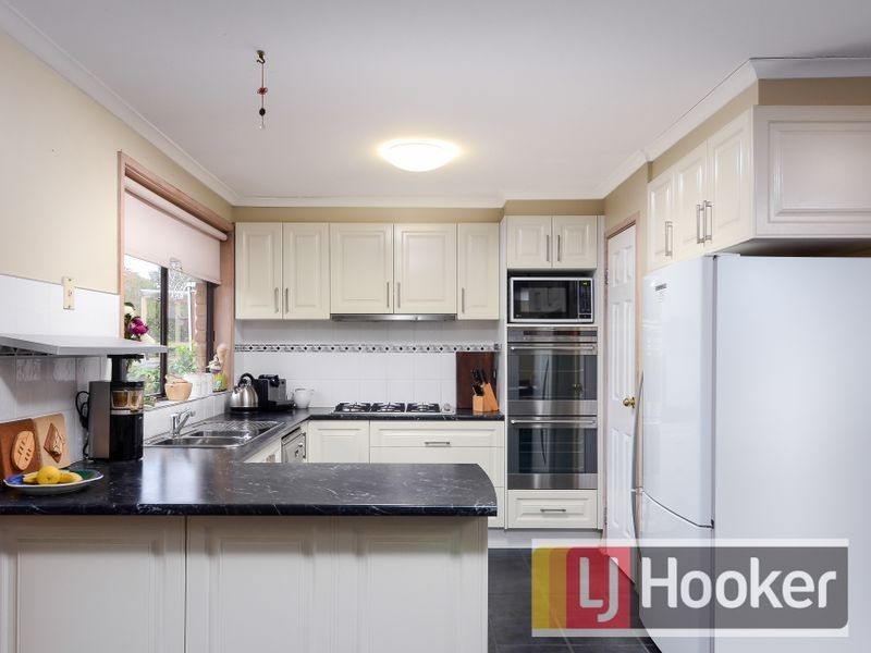 4 Tenandra Court, Berwick VIC 3806