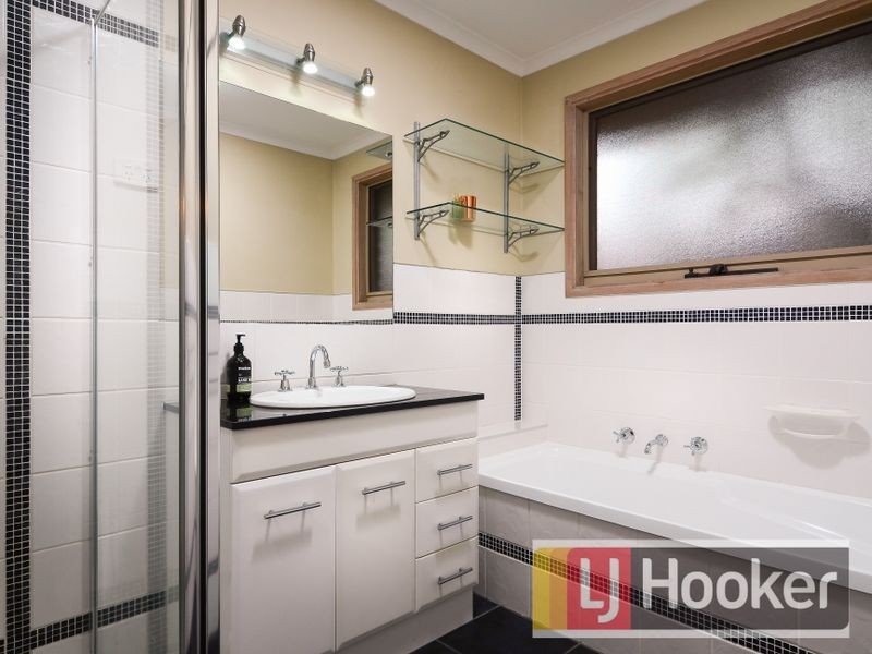 4 Tenandra Court, Berwick VIC 3806