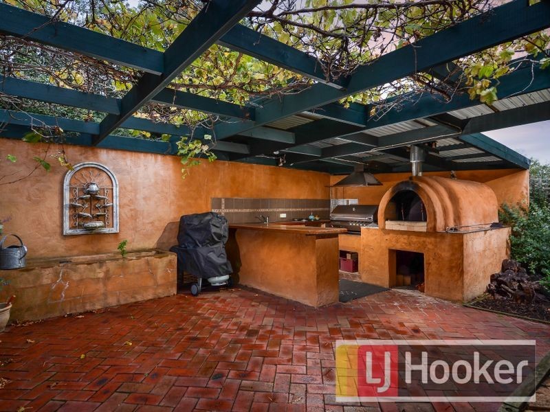 4 Tenandra Court, Berwick VIC 3806