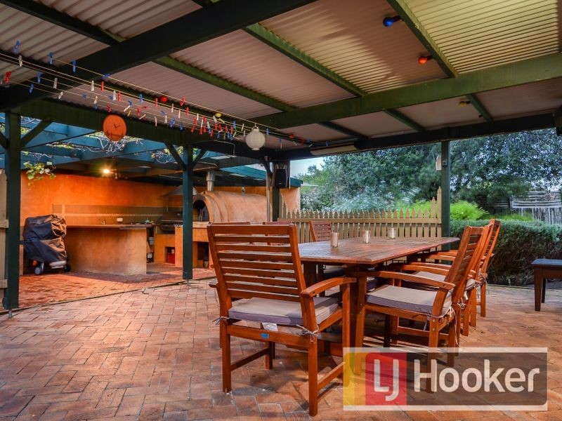 4 Tenandra Court, Berwick VIC 3806