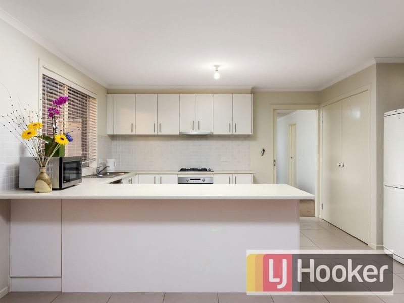 8 Ernest Crescent, Narre Warren South VIC 3805