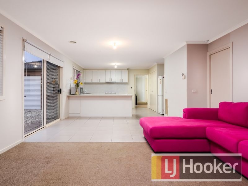 8 Ernest Crescent, Narre Warren South VIC 3805