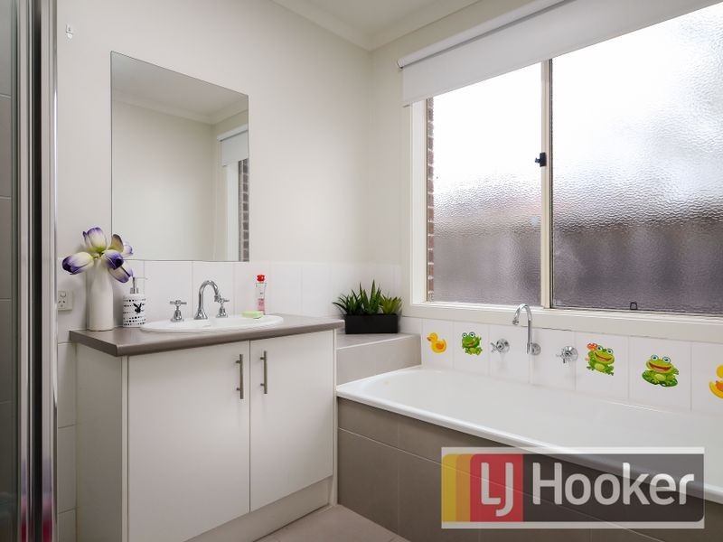 8 Ernest Crescent, Narre Warren South VIC 3805