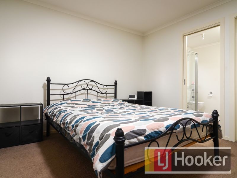 8 Ernest Crescent, Narre Warren South VIC 3805