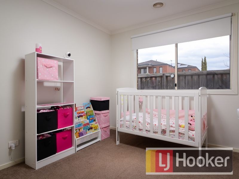 8 Ernest Crescent, Narre Warren South VIC 3805