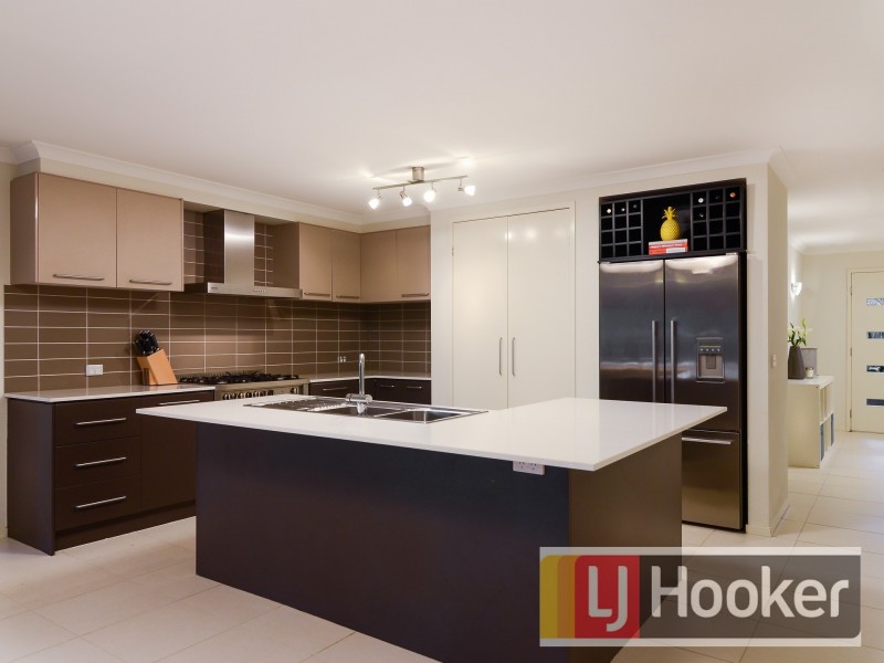 14 Caspian Chase, Pakenham VIC 3810