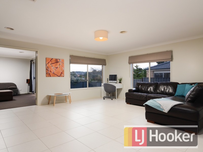 14 Caspian Chase, Pakenham VIC 3810