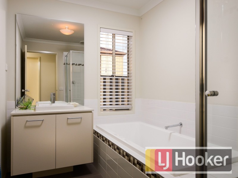 14 Caspian Chase, Pakenham VIC 3810