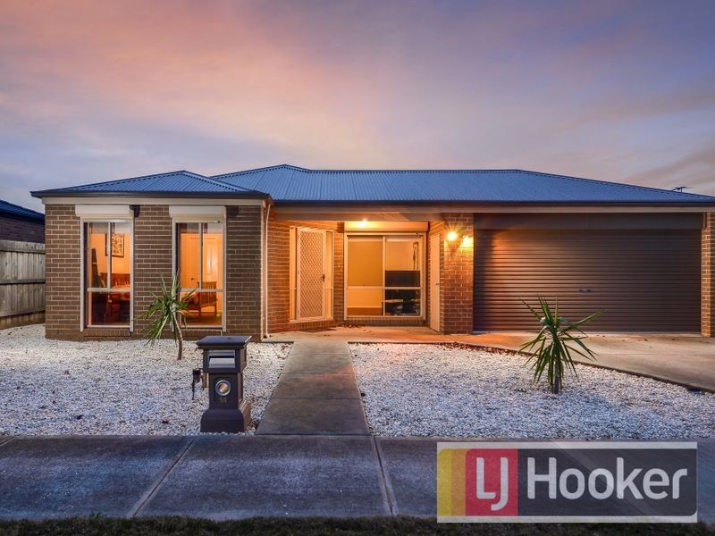 14 Kirwan Drive, Cranbourne East VIC 3977