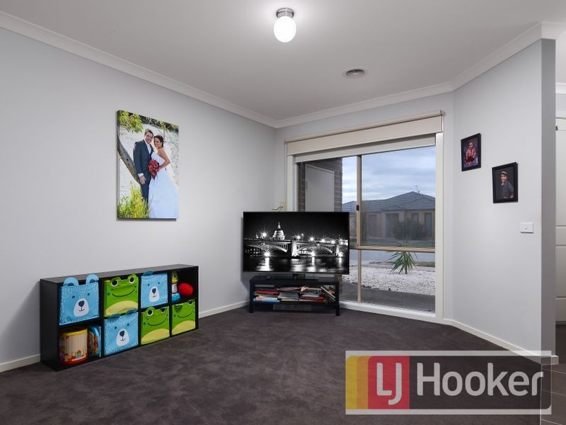 14 Kirwan Drive, Cranbourne East VIC 3977