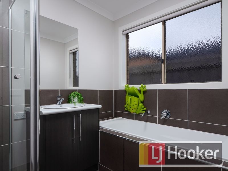 14 Kirwan Drive, Cranbourne East VIC 3977