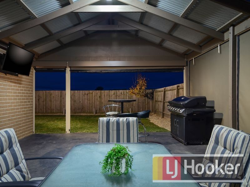 14 Kirwan Drive, Cranbourne East VIC 3977