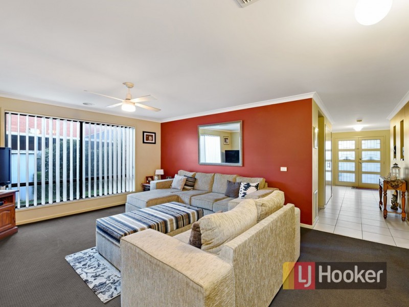 9 Yemaya Place, Berwick VIC 3806