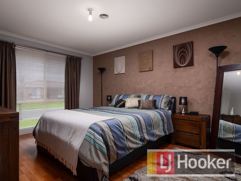 3 Armoy Close, Cranbourne East VIC 3977