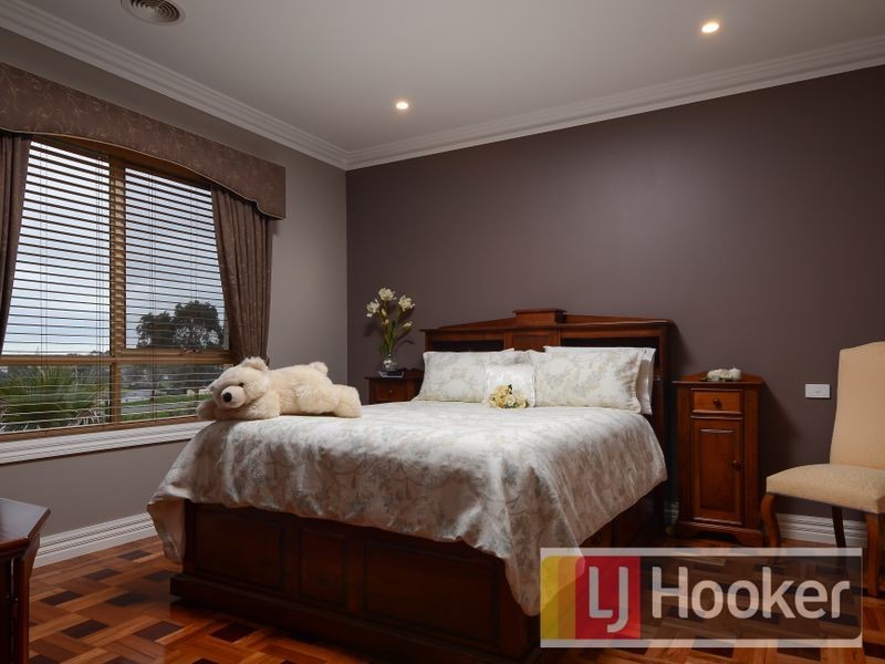 15 Wiringa Close, Narre Warren North VIC 3804