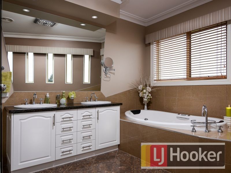 15 Wiringa Close, Narre Warren North VIC 3804