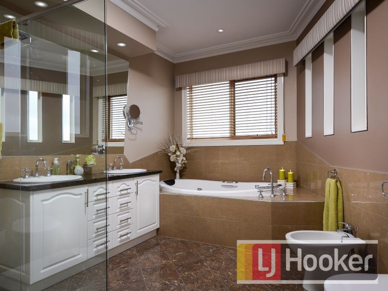 15 Wiringa Close, Narre Warren North VIC 3804