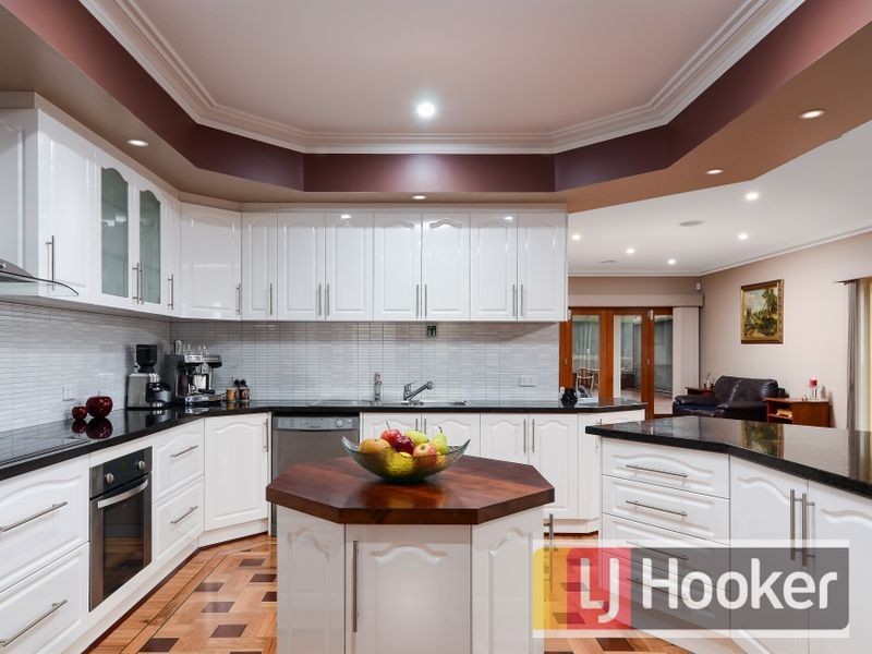 15 Wiringa Close, Narre Warren North VIC 3804