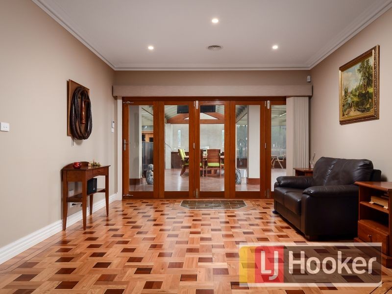 15 Wiringa Close, Narre Warren North VIC 3804