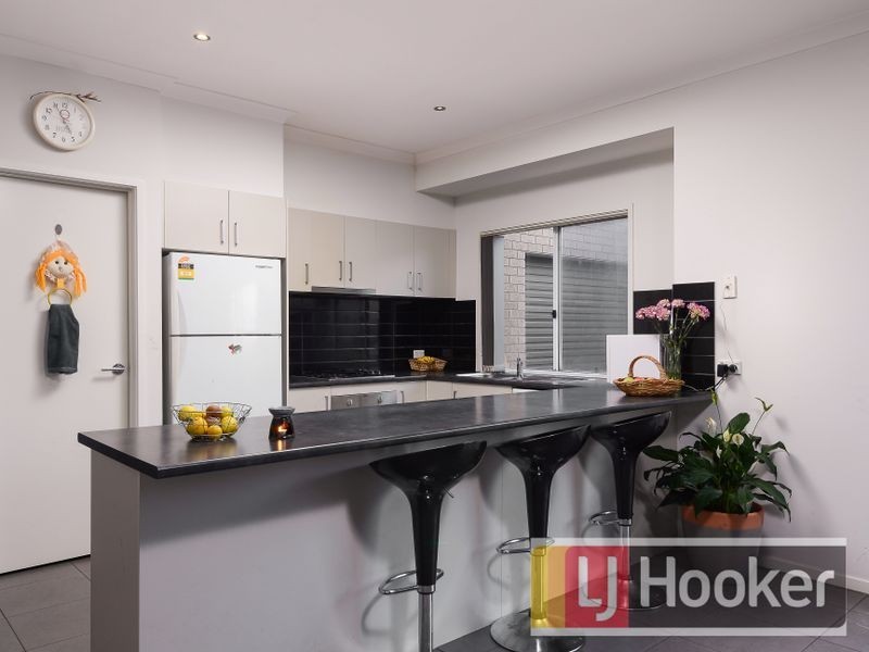 11 White Gum Way, Cranbourne North VIC 3977