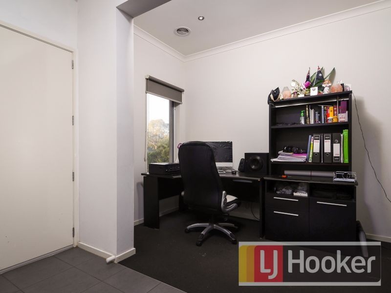 11 White Gum Way, Cranbourne North VIC 3977