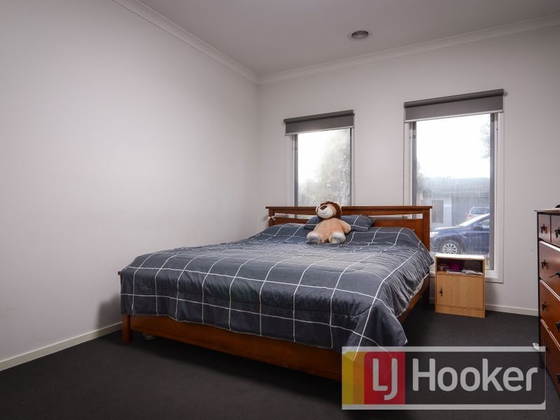 11 White Gum Way, Cranbourne North VIC 3977