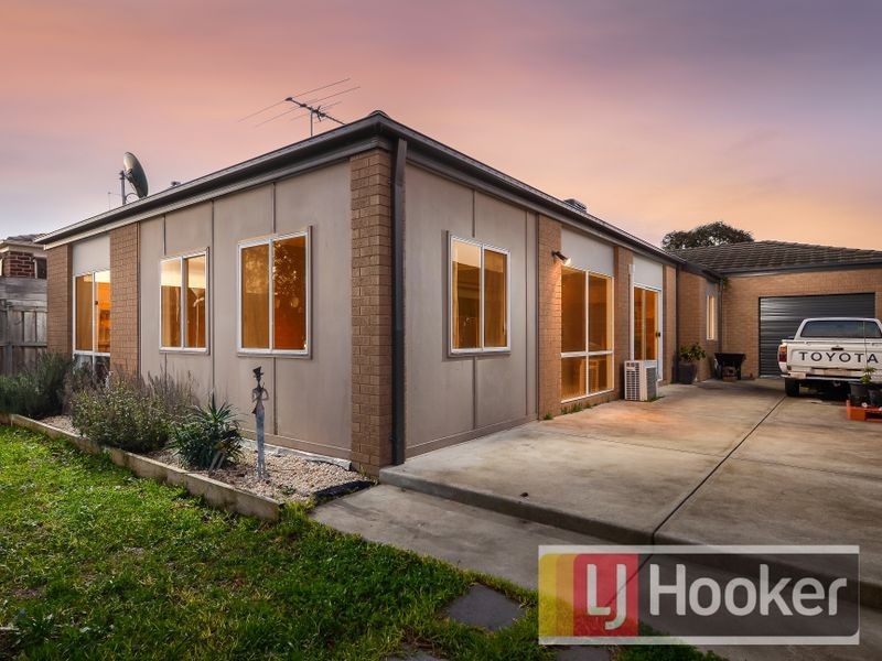 11 White Gum Way, Cranbourne North VIC 3977