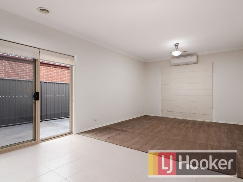 12 Aldous Place, Cranbourne North VIC 3977
