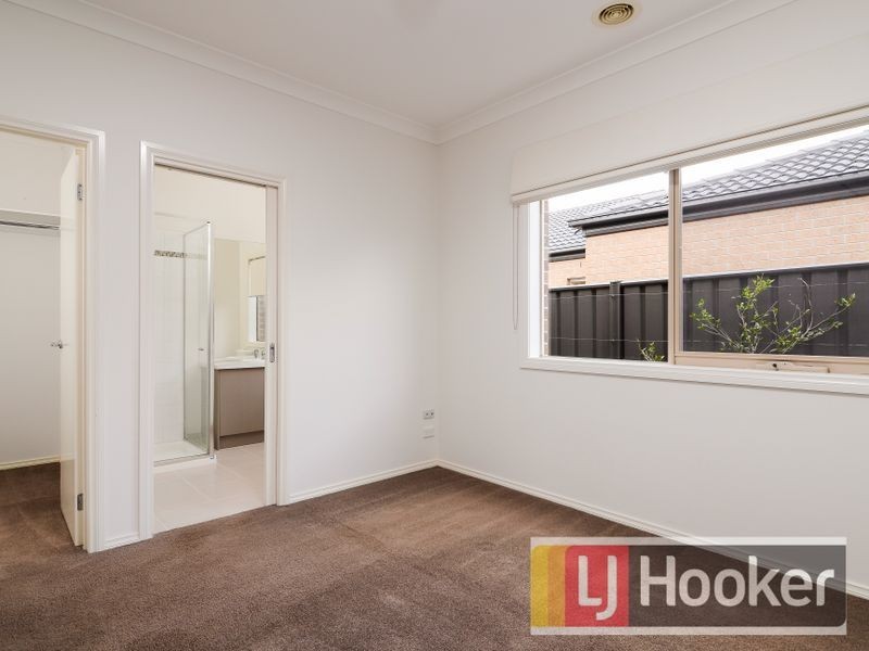 12 Aldous Place, Cranbourne North VIC 3977