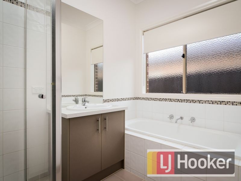 12 Aldous Place, Cranbourne North VIC 3977