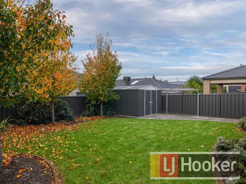 12 Aldous Place, Cranbourne North VIC 3977