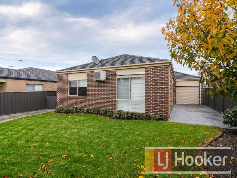12 Aldous Place, Cranbourne North VIC 3977