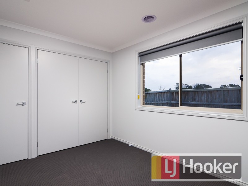 6 Bimberry Circuit, Clyde North VIC 3978