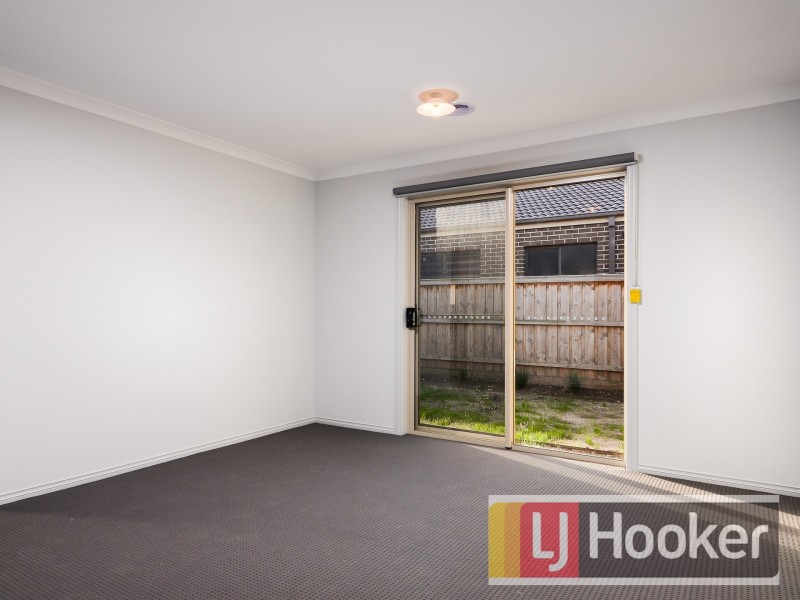 6 Bimberry Circuit, Clyde North VIC 3978