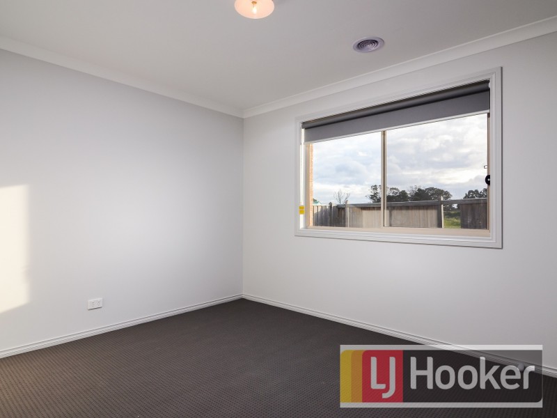 6 Bimberry Circuit, Clyde North VIC 3978