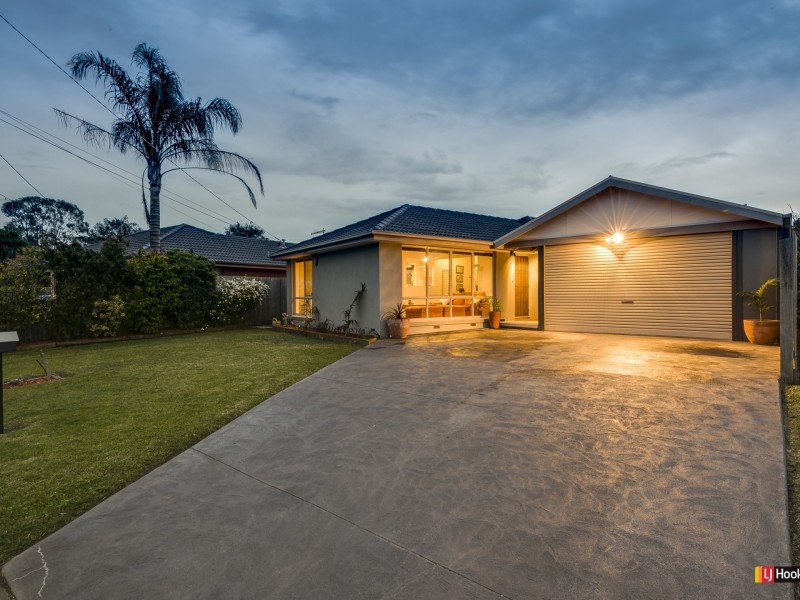 24 Thomas Crescent, Cranbourne VIC 3977