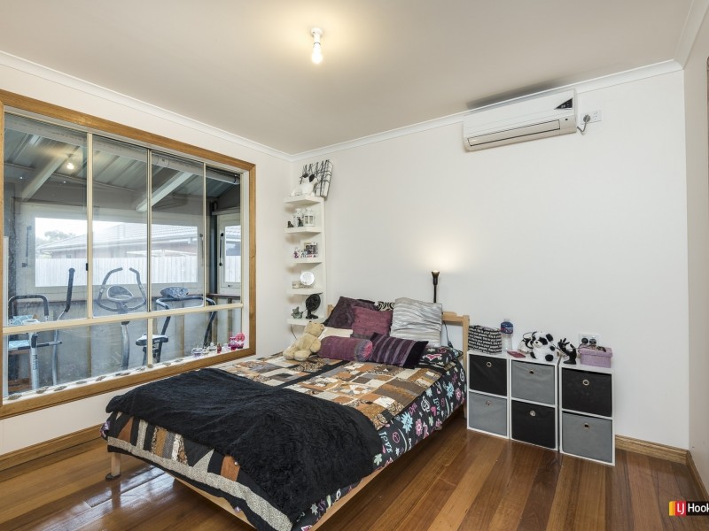 24 Thomas Crescent, Cranbourne VIC 3977