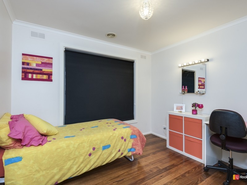 24 Thomas Crescent, Cranbourne VIC 3977