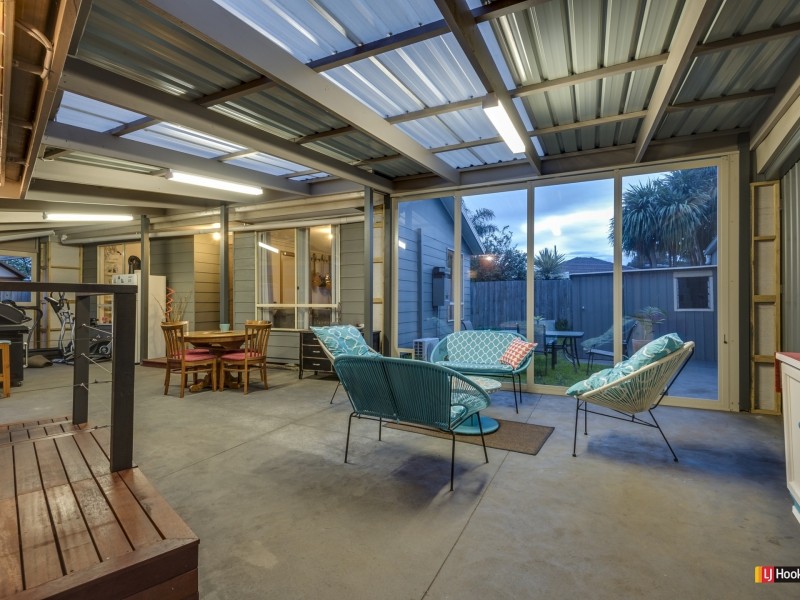 24 Thomas Crescent, Cranbourne VIC 3977