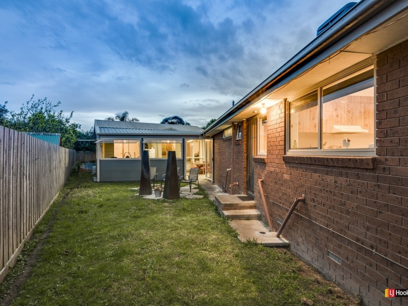 24 Thomas Crescent, Cranbourne VIC 3977
