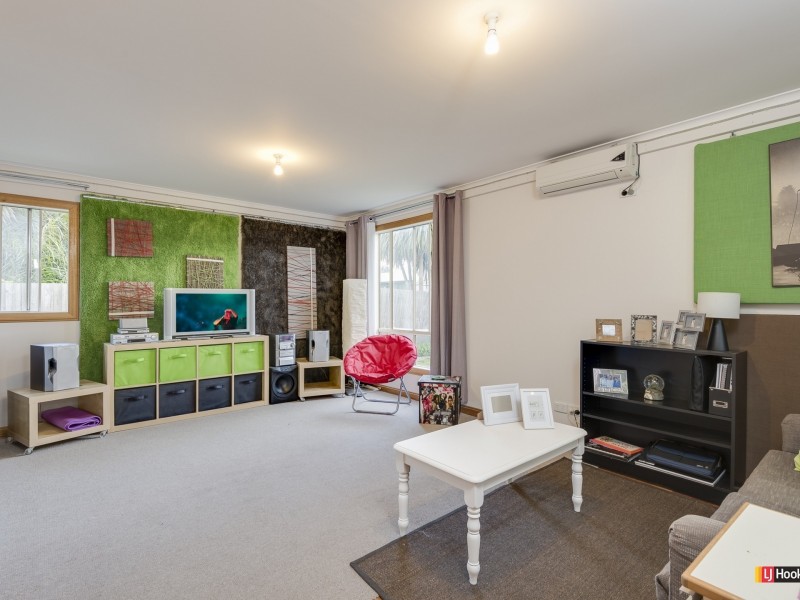 24 Thomas Crescent, Cranbourne VIC 3977